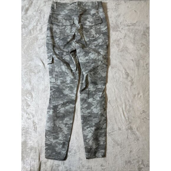 Women’s Spanx Cargo Style Camo Pants Gray Medium - Picture 10 of 11